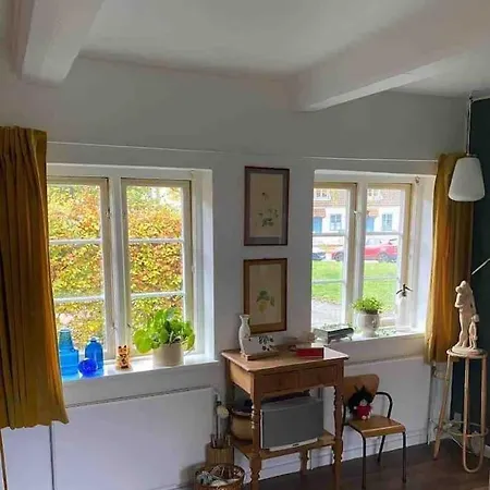 Lille Fredet Hus Midt I Bondebyen * Kongens Lyngby